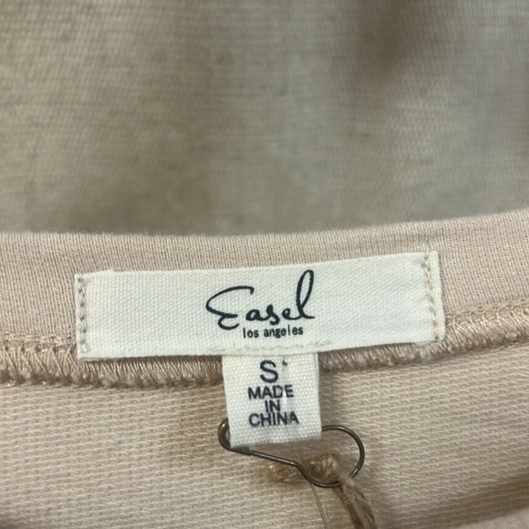 NWT Khaki Heart Patch Short Sleeve Tee - Easel - Picture 3 of 6